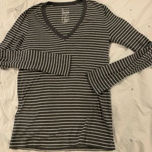 GAP- The Bowery super soft V-neck